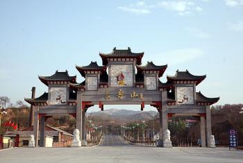 【景点简介】巩义长寿山景区:总面积8平方公里,进入景区,漫山青木叠翠